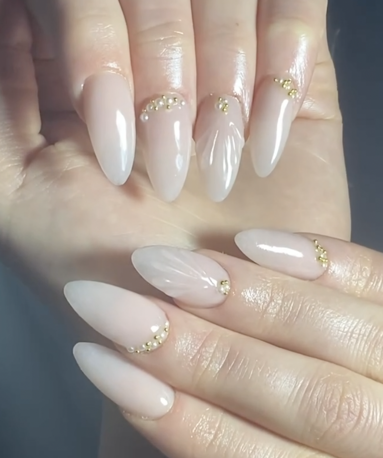 Almond nude set with pearl and gold bead detailing